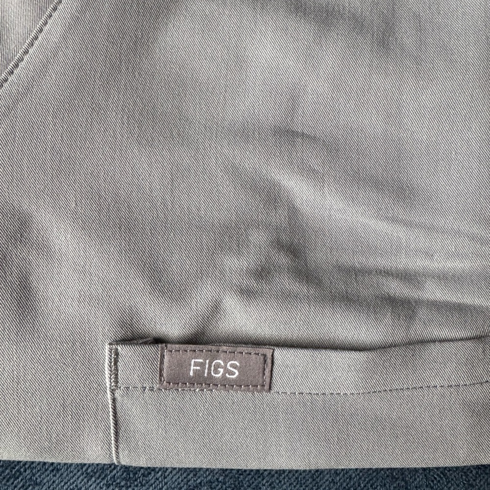 Women’s Figs Catarina one pocket scrub top - Picture 4 of 4
